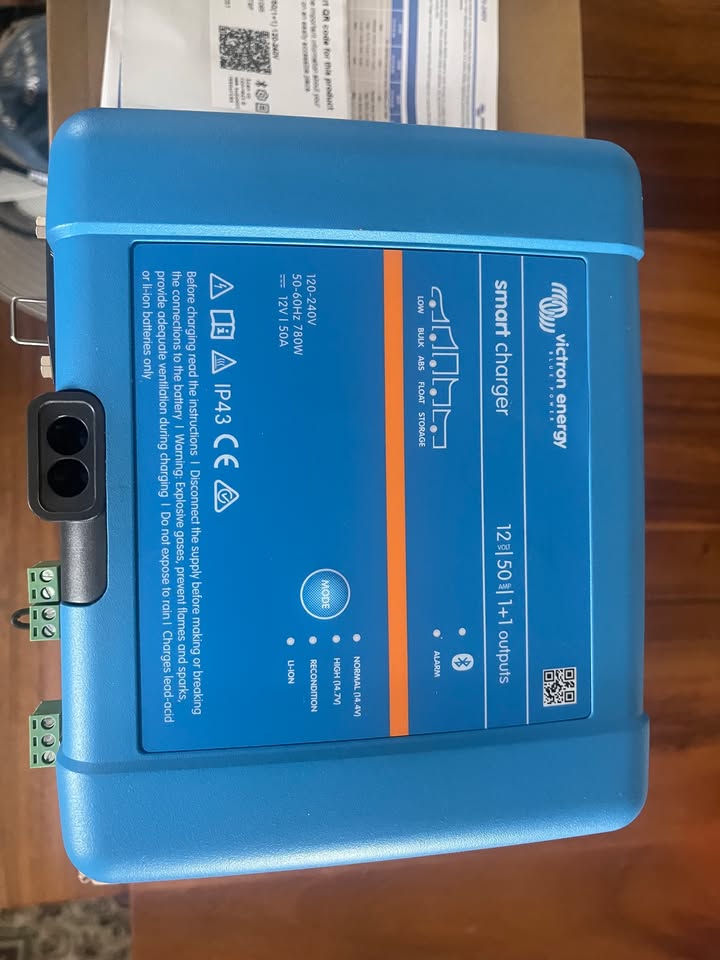 Victron Energy Smart IP43 Charger 12-V 50 AMP 120-240VAC in Gold Canyon, AZ (photo 2)