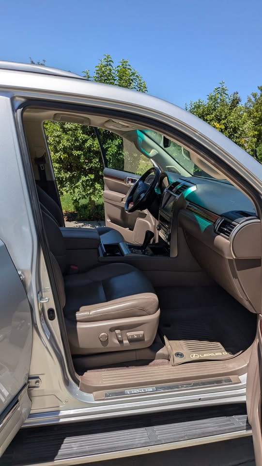 2018 Lexus GX 460 with Luxury Package in Salt Lake City, UT (photo 9) — photo 9