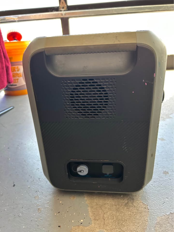Bluetti AC200P 2000W Portable Power Station i can’t find the charger unfortunately in Bend, OR (photo 3) — photo 3