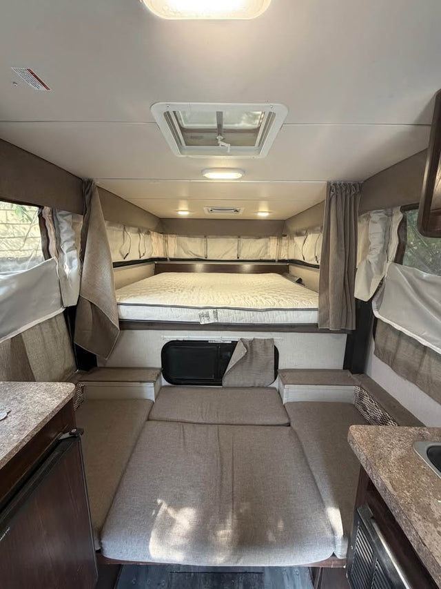 Palomino Backpack Edition Truck Camper 500 SS — photo 2