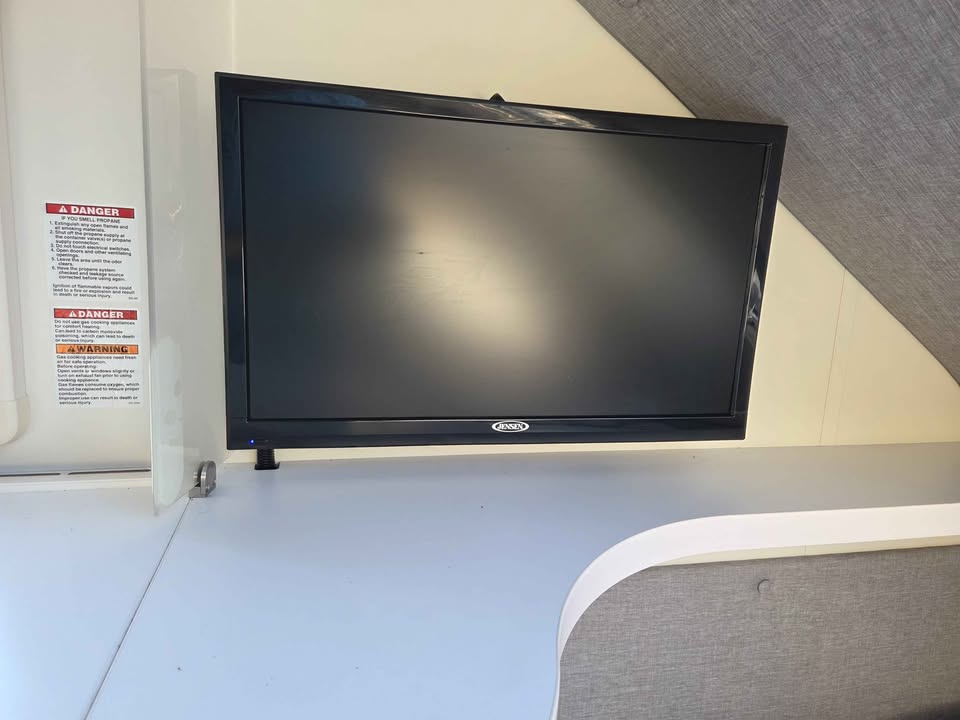 2021 Nucamp 400 Boondock in Sacramento, CA (photo 10) — photo 10