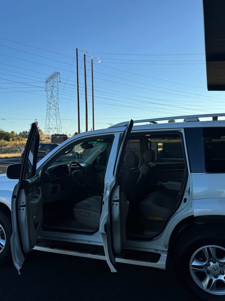 2004 Lexus GX · GX 470 Sport Utility 4D (photo 9) — photo 9
