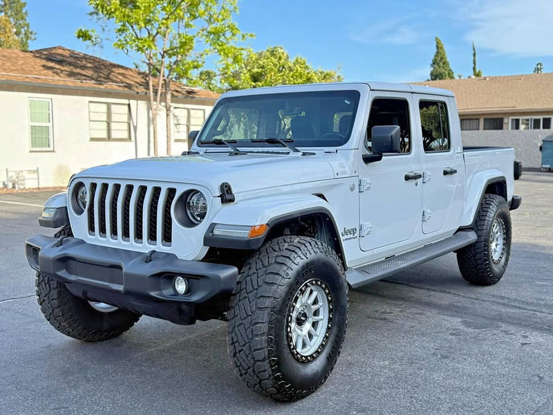 2022 Jeep Gladiator Overland in Paramount, CA (photo 1) — photo 1