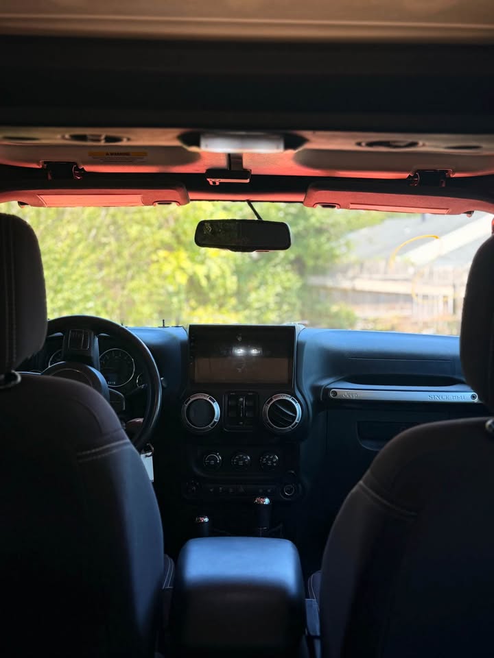 2013 Jeep Wrangler Unlimited · Sahara Sport Utility 4D in Oxon Hill, MD (photo 8) — photo 8