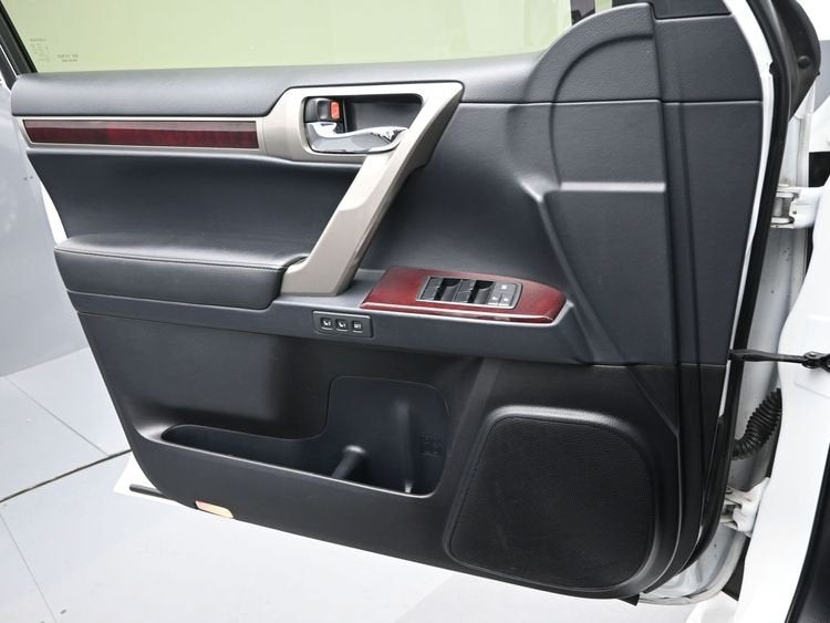 2016 Lexus GX 460 in Renton, WA (photo 6) — photo 6