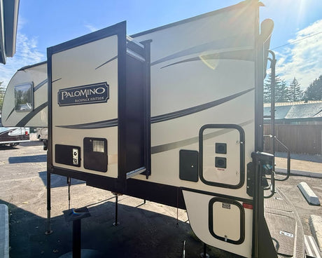 2015 Palomino Backpack Edition HS-2911 Truck Camper in Beaverton, OR (photo 3)