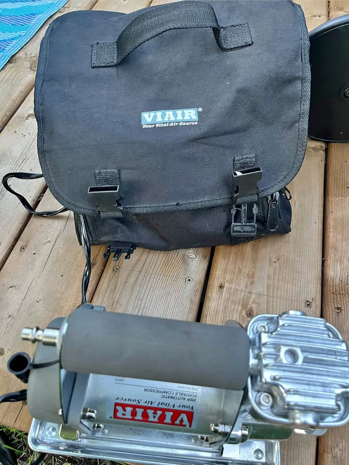 Viair 300p air compressor in Cambridge, ON (photo 1)