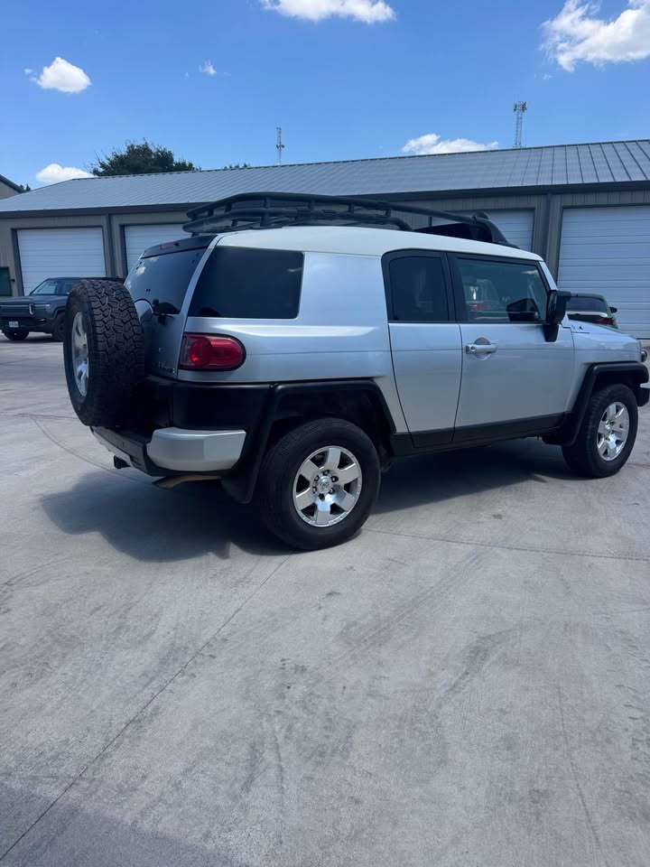 2008 Toyota FJ Cruiser · 4 door wagon/ sport utility in Austin, TX (photo 7) — photo 7