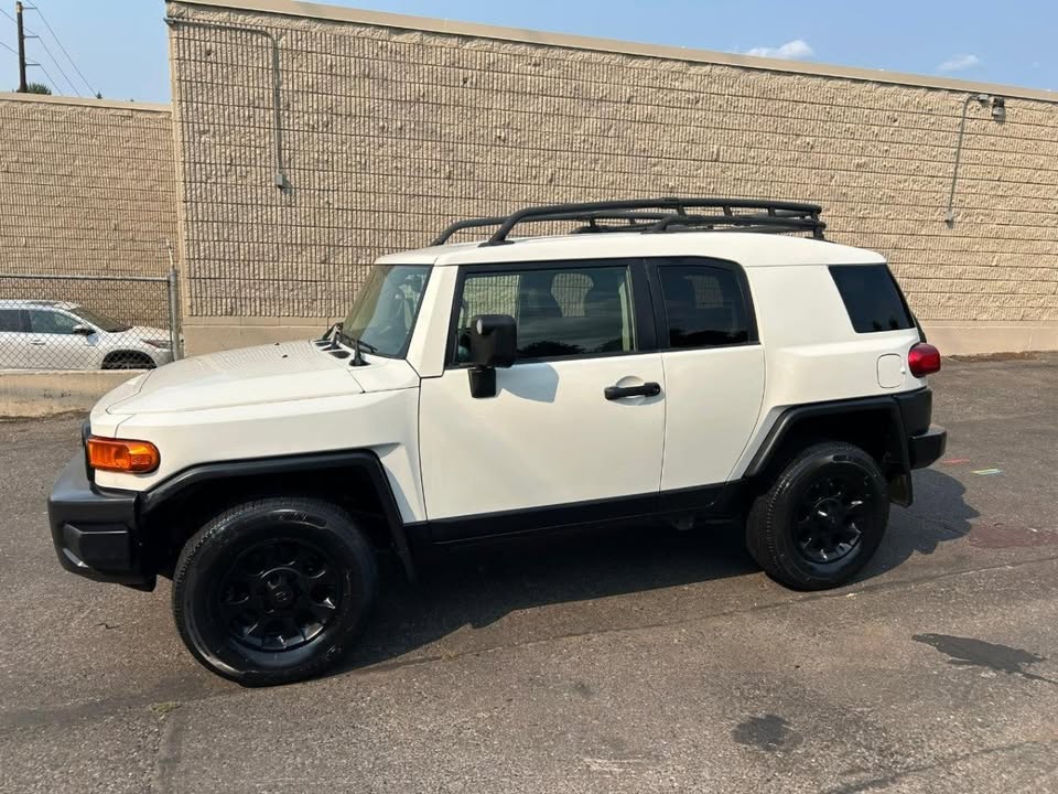 2012 Toyota FJ Cruiser AT (photo 8) — photo 8