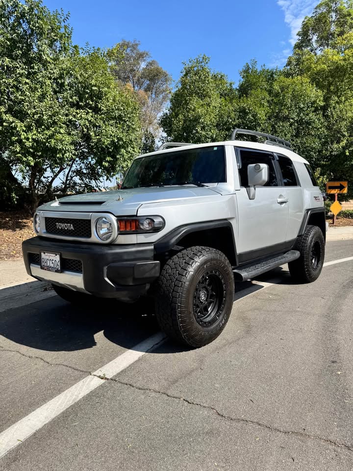 2007 Toyota FJ Cruiser · Sport Utility 2D in Irvine, CA (photo 5) — photo 5