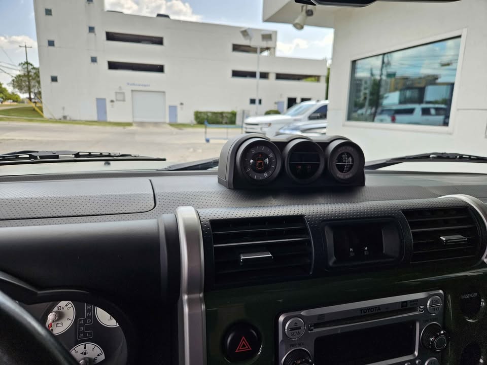 2012 Toyota FJ Cruiser · Sport Utility 2D (photo 11) — photo 11