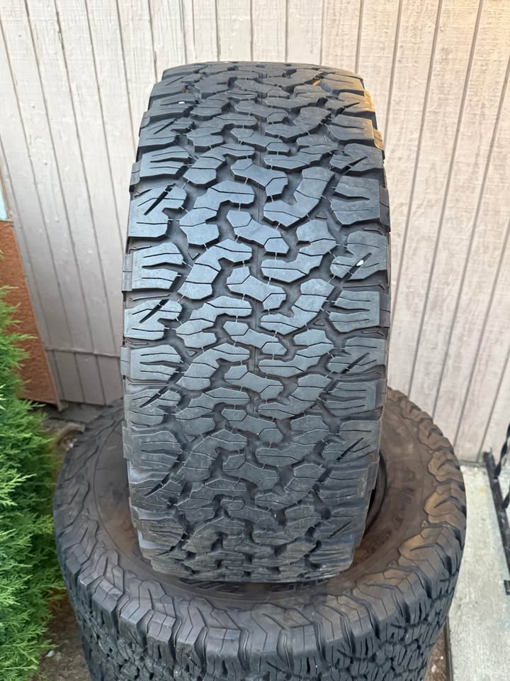 35x12.5020 BFGoodrich All-Terrain T/A KO2 95% left tread in Tacoma, WA (photo 4)