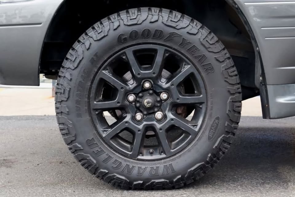 2002 Lexus LX 470 Sport Utility 4D in Denver, CO (photo 9) — photo 9