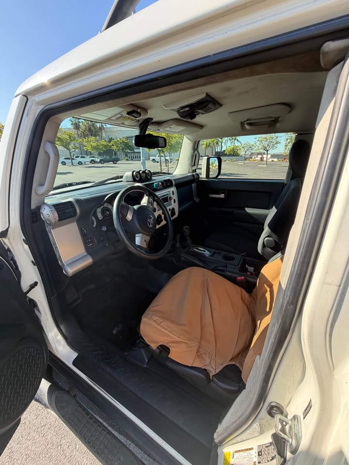 2013 Toyota FJ Cruiser · Sport Utility 2D in Tarzana, CA (photo 7) — photo 7