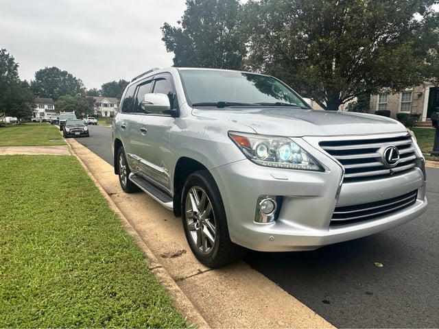 2013 Lexus LX · LX 570 Sport Utility 4D — photo 2