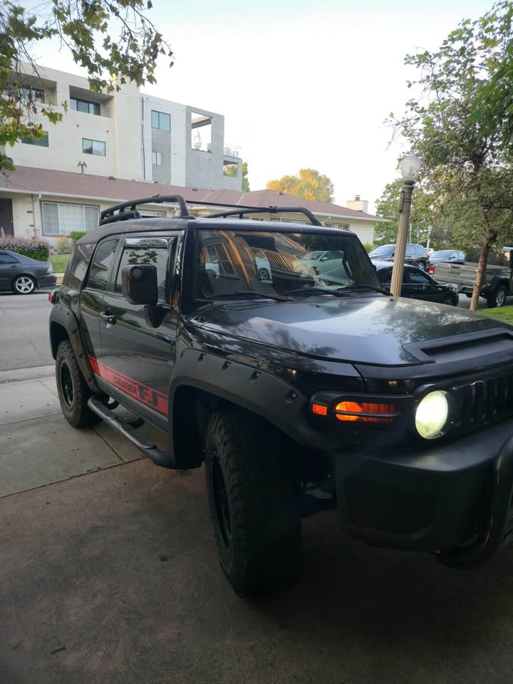 2008 Toyota FJ Cruiser · Sport utility 2D in Sherman Oaks, CA (photo 2) — photo 2