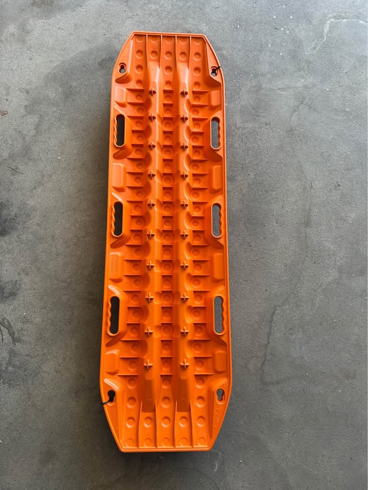 MAXTRAX MKII 45” Recovery Boards with Mounting Pin Set. Brand new, in box (photo 2) — photo 2