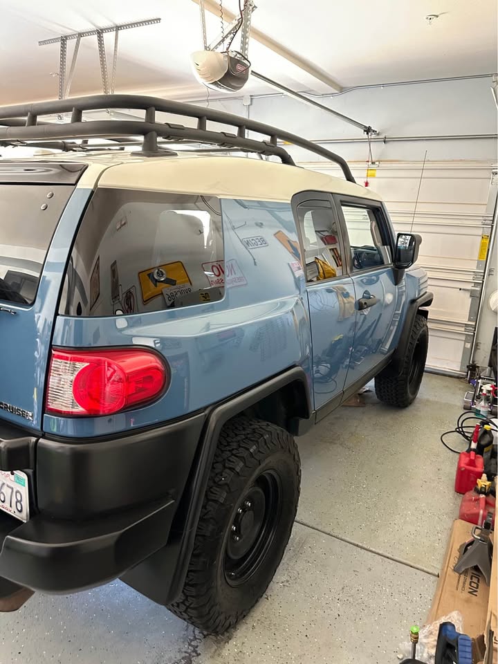2011 Toyota FJ Cruiser (photo 9) — photo 9