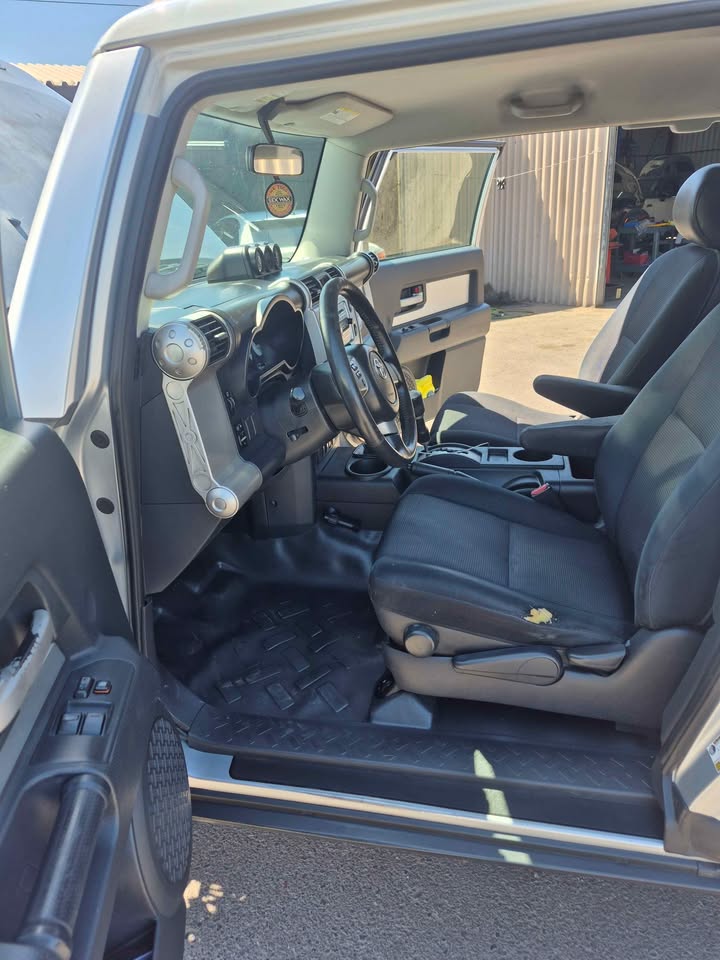 Toyota FJ Cruiser in Scottsdale, AZ (photo 5) — photo 5