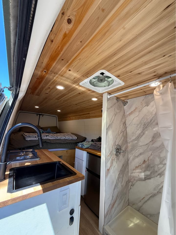 2005 Dodge Sprinter 2500 · High Ceiling Van 3D in Stockton, CA (photo 2)