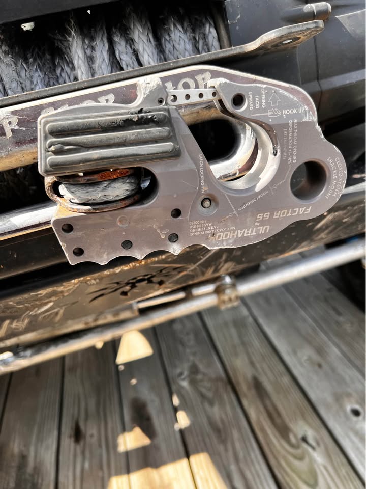 Warn Zeon 8s winch in Leander, TX (photo 3) — photo 3
