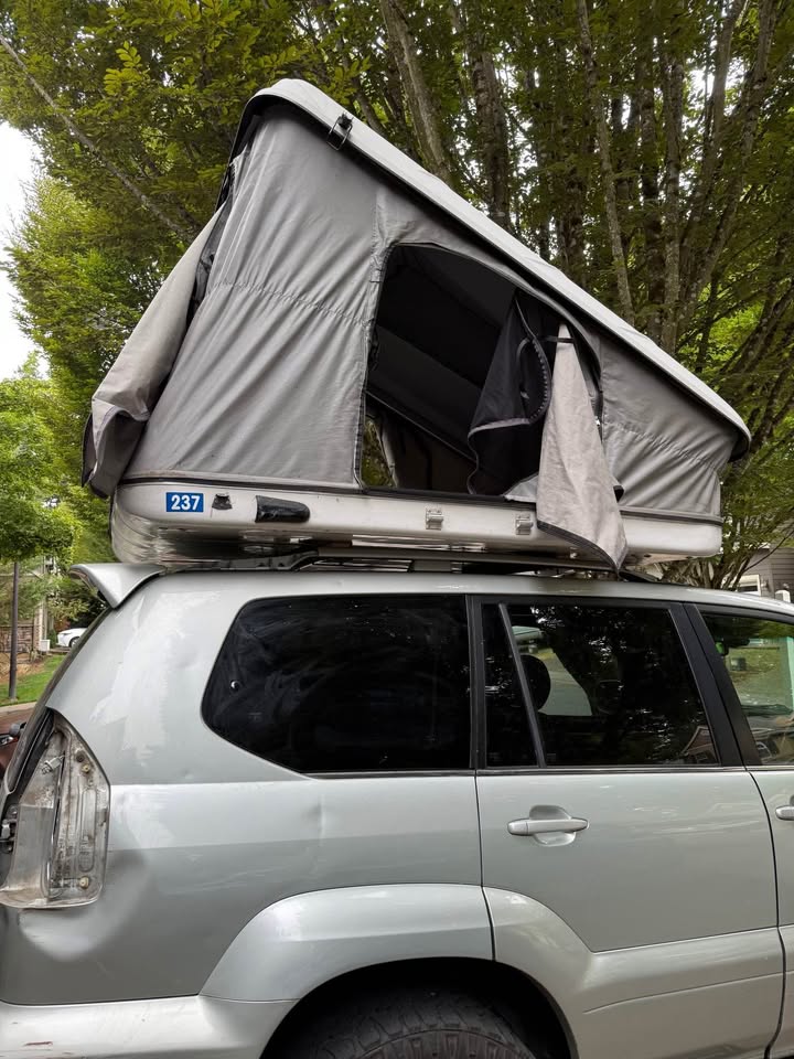 James Baroud Space Evo Hard shell Roof Top Tent Size M in Beaverton, OR (photo 6) — photo 6