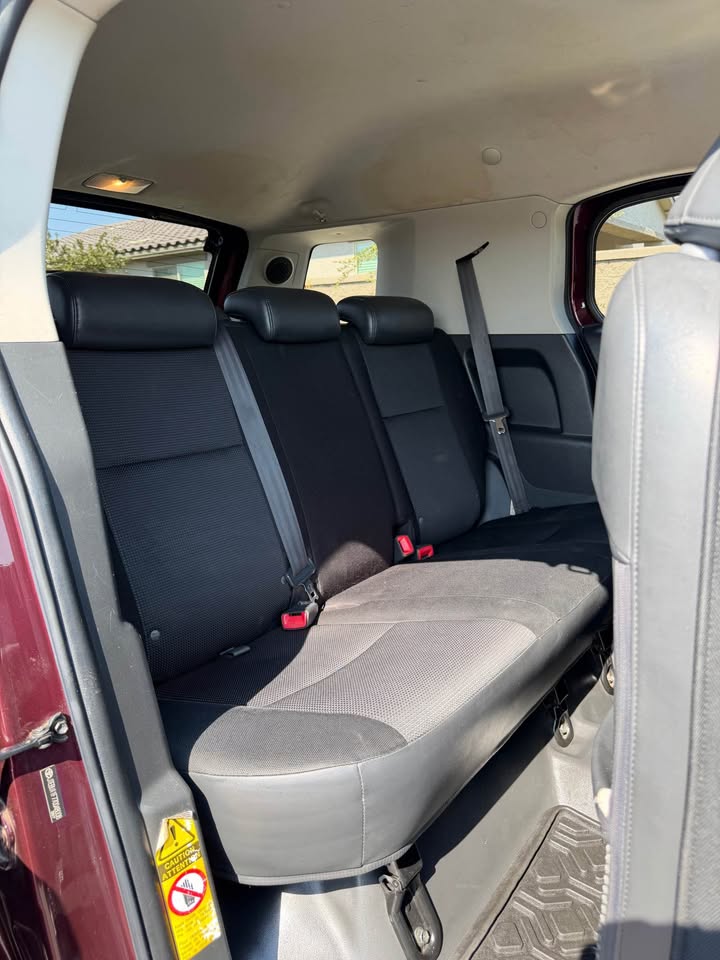 2007 Toyota FJ Cruiser · Sport Utility 2D in Goodyear, AZ (photo 10) — photo 10
