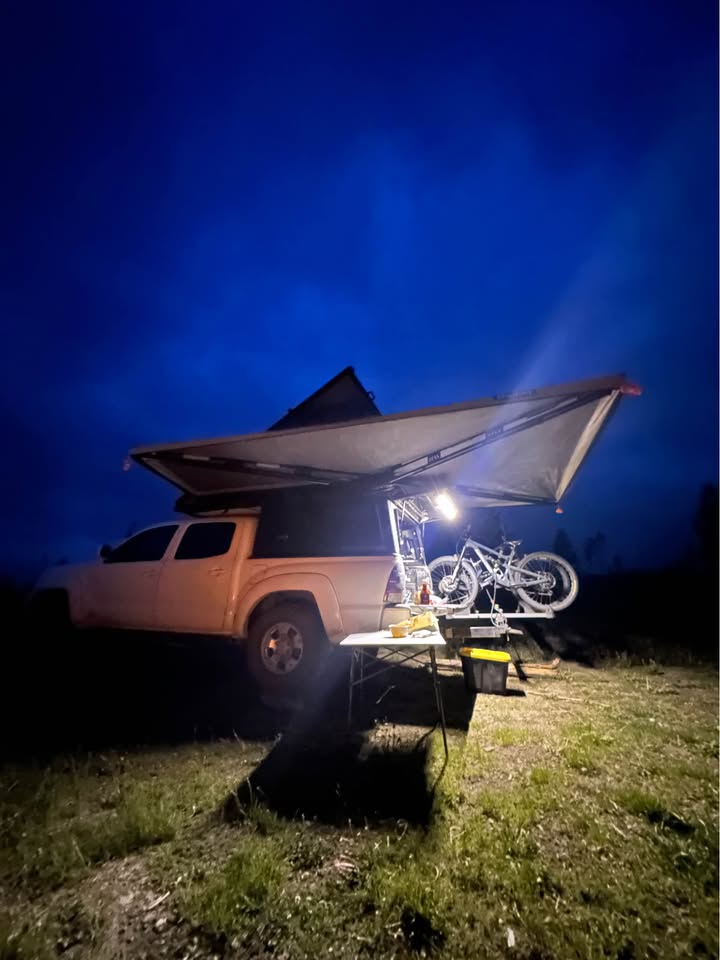 Super Pacific X1 Camper for Tacoma, short bed 5ft with Extras in Denver, CO (photo 7)