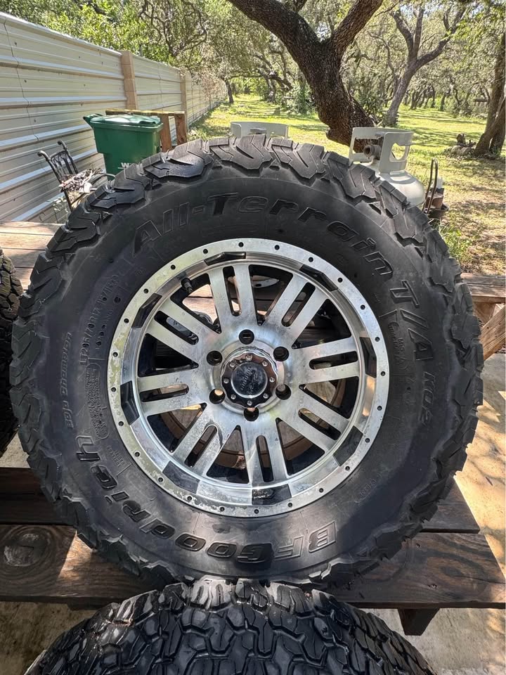 285/70/17 BFGoodrich KO2 tires and wheels in San Antonio, TX (photo 3) — photo 3