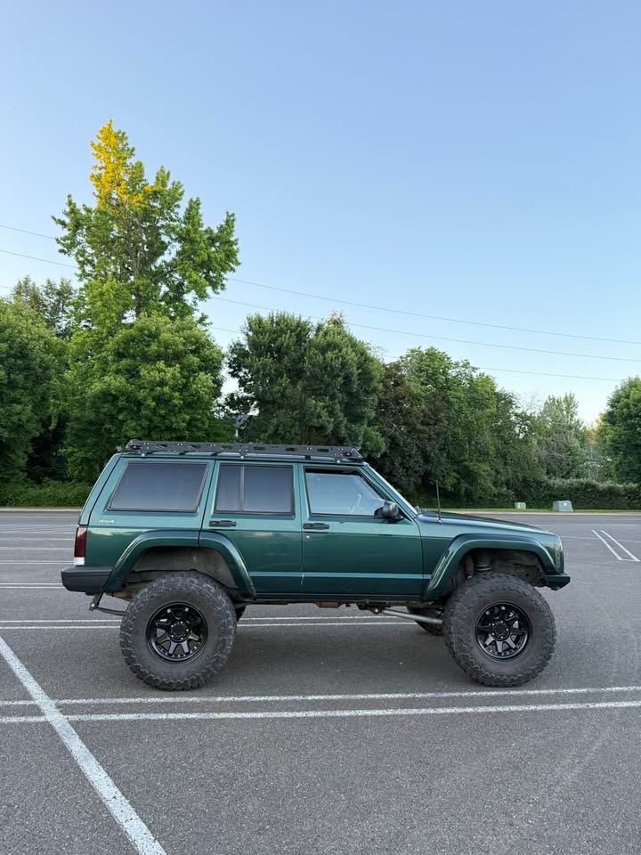 2001 Jeep Cherokee · Sport Utility 4D in Vancouver, WA (photo 4)
