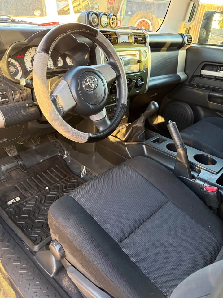 2010 Toyota FJ Cruiser · Sport Utility 2D in Chandler, AZ (photo 7) — photo 7