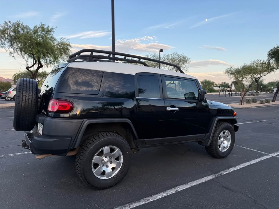 2007 Toyota FJ Cruiser · Sport Utility 2D in Scottsdale, AZ (photo 8) — photo 8
