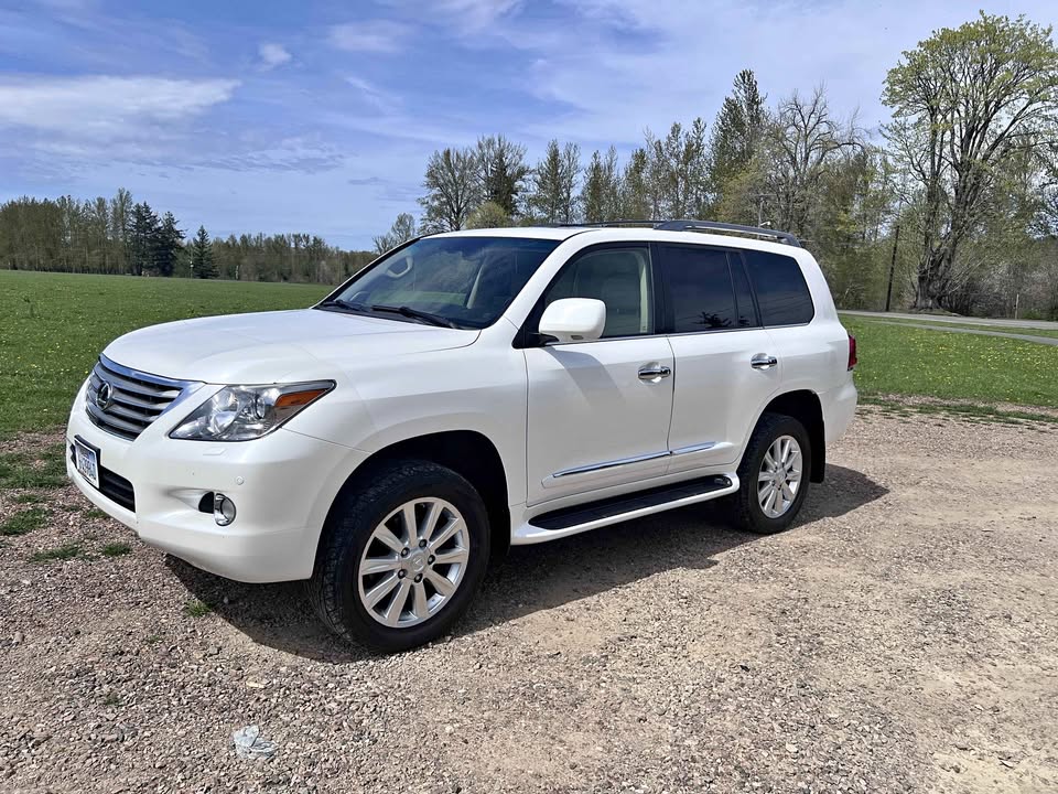 2010 Lexus LX · LX 570 Sport Utility 4D in Snoqualmie, WA (photo 1)