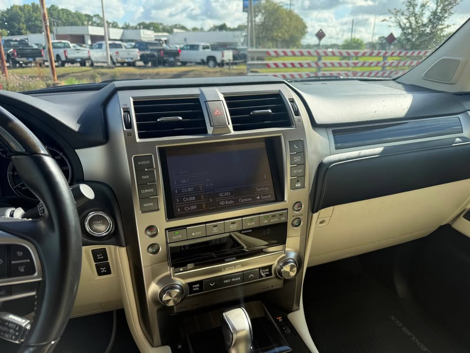 2020 Lexus GX · GX 460 Premium Sport Utility 4D (photo 9) — photo 9