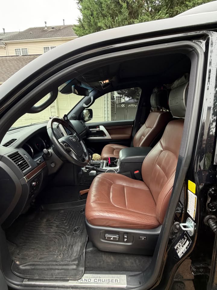 2021 Toyota toyota+land+cruiser in Leesburg, VA (photo 6) — photo 6
