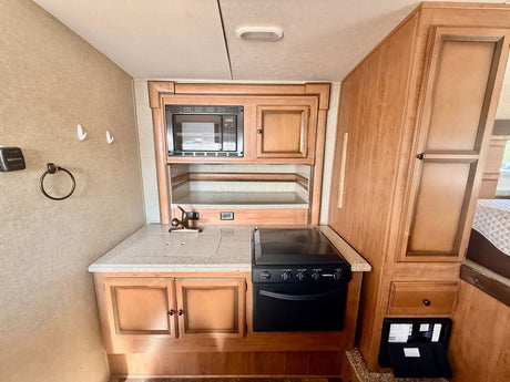2015 Palomino Backpack Edition HS-2911 Truck Camper in Beaverton, OR (photo 8)