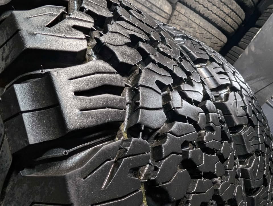 LT285/70R17
Bfgoodrich KO2 Tires $950 Set of 5 in Northlake, IL (photo 5)