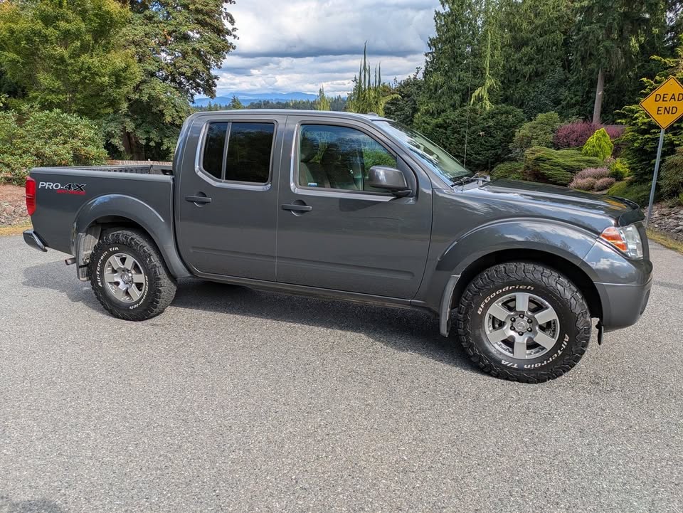 2012 Nissan Frontier Pro-4x (v6 4x4) crew cab WITH extras in Woodinville, WA (photo 2) — photo 2