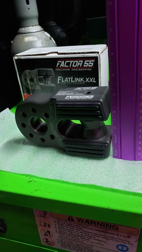 Factor 55 FlatLink XXL Winch Shackle Mount Assembly Anodized Gray in Brownsville, TX (photo 8) — photo 8
