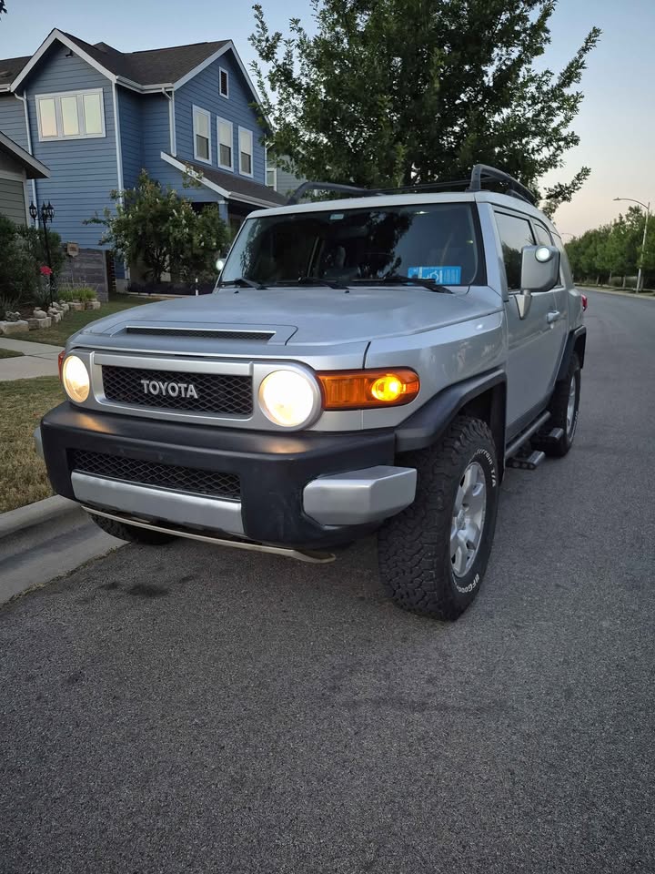 2007 Toyota FJ Cruiser · Sport Utility 2D in Austin, TX (photo 4) — photo 4