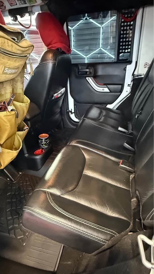 2013 Jeep Wrangler · Unlimited Sahara Sport Utility 4D in Commerce City, CO (photo 11) — photo 11