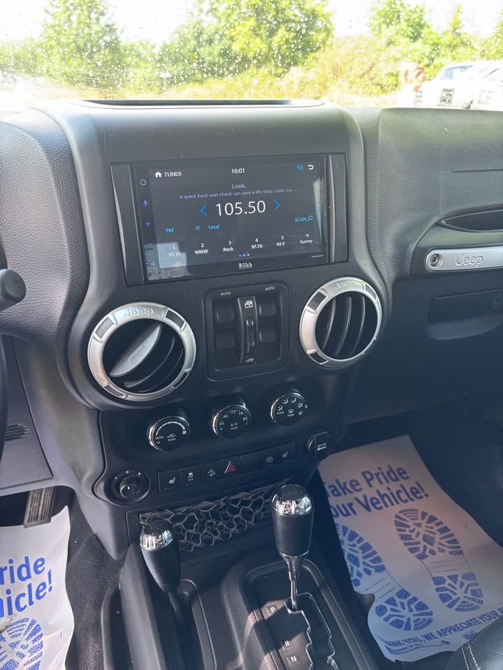 2015 Jeep Wrangler · Unlimited Sahara Sport Utility 4D in Flint, MI (photo 10) — photo 10