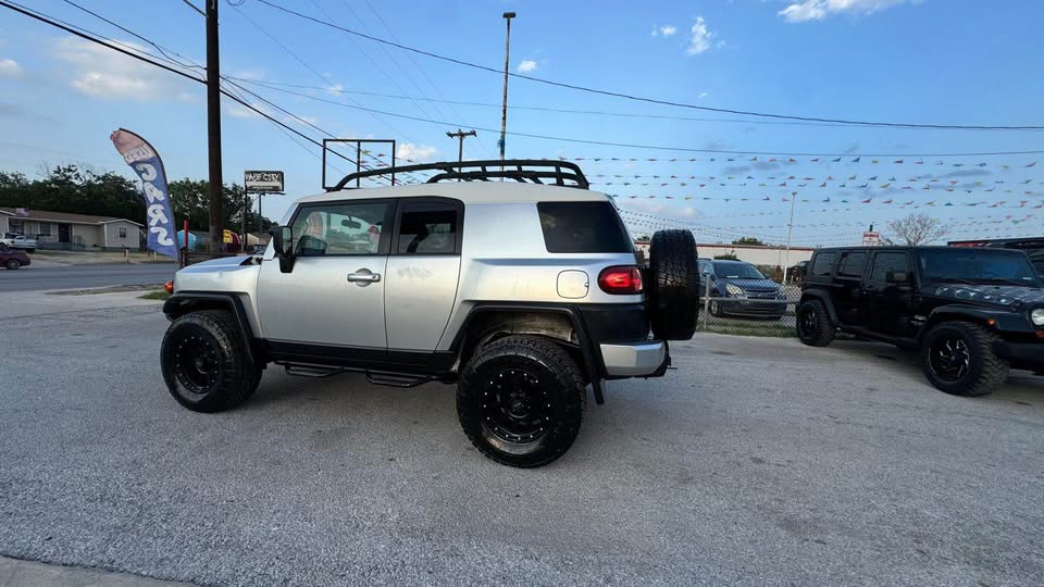 2007 Toyota FJ Cruiser · Sport Utility 2D in San Antonio, TX (photo 5) — photo 5