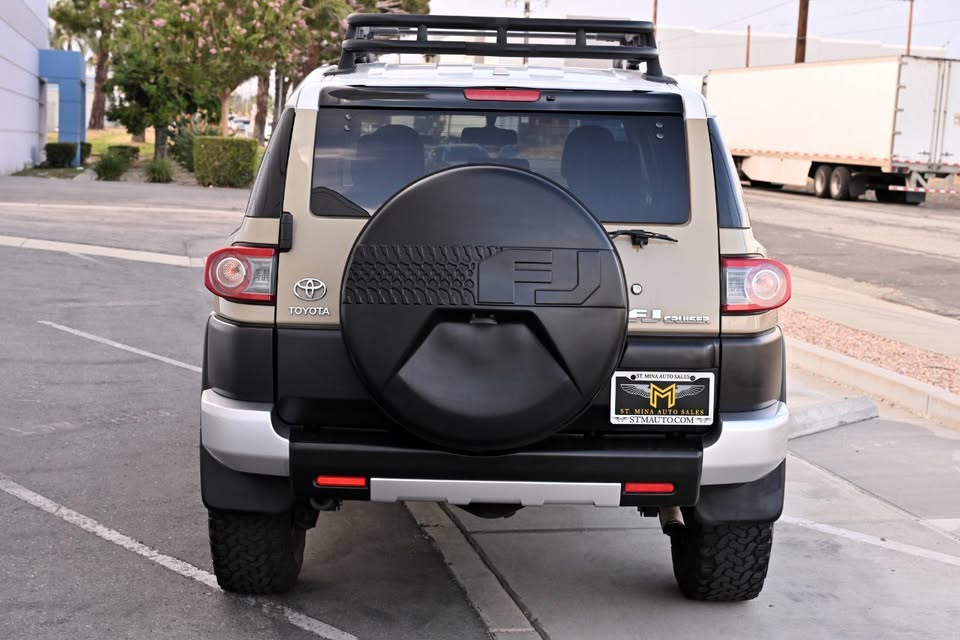 2013 Toyota FJ Cruiser · 4WD in Montclair, CA (photo 6) — photo 6