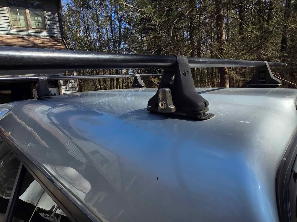 Yakima Roof Rack with Round Bars and Locks in Holyoke, MA (photo 2)