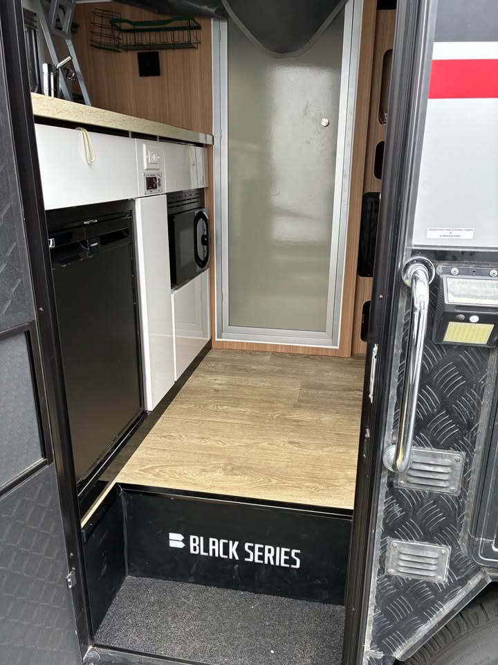 2022 Black Series HQ12, UNIQUE RV in Harrisburg, PA (photo 5)