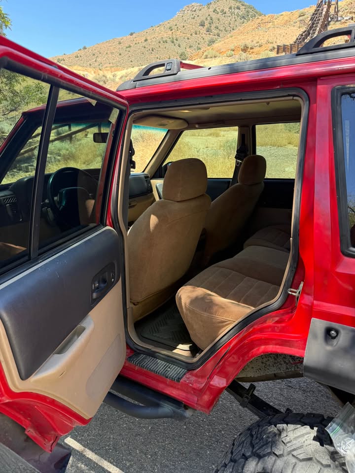 1999 Jeep Cherokee · Classic Sport Utility 4D in Virginia City, NV (photo 12) — photo 12