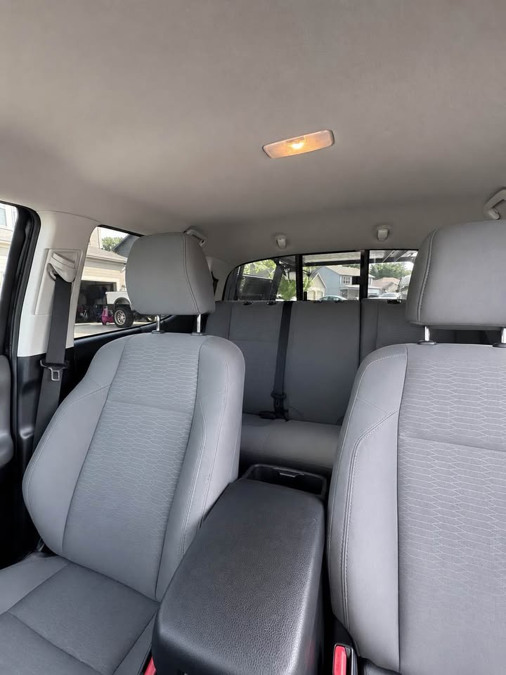2017 Toyota Tacoma Double Cab · SR5 Pickup 4D 5 ft in Kansas City, KS (photo 9) — photo 9