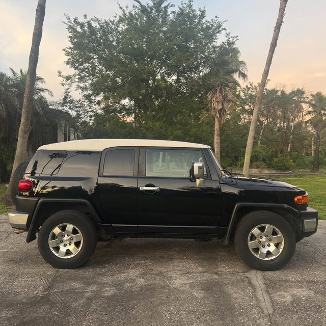 2007 Toyota FJ Cruiser · Sport Utility 2D — photo 3