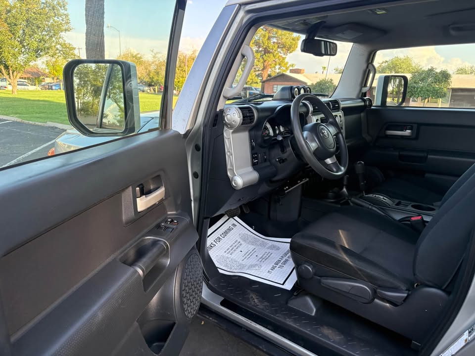 2010 Toyota FJ Cruiser · Sport Utility 2D in Mesa, AZ (photo 8) — photo 8